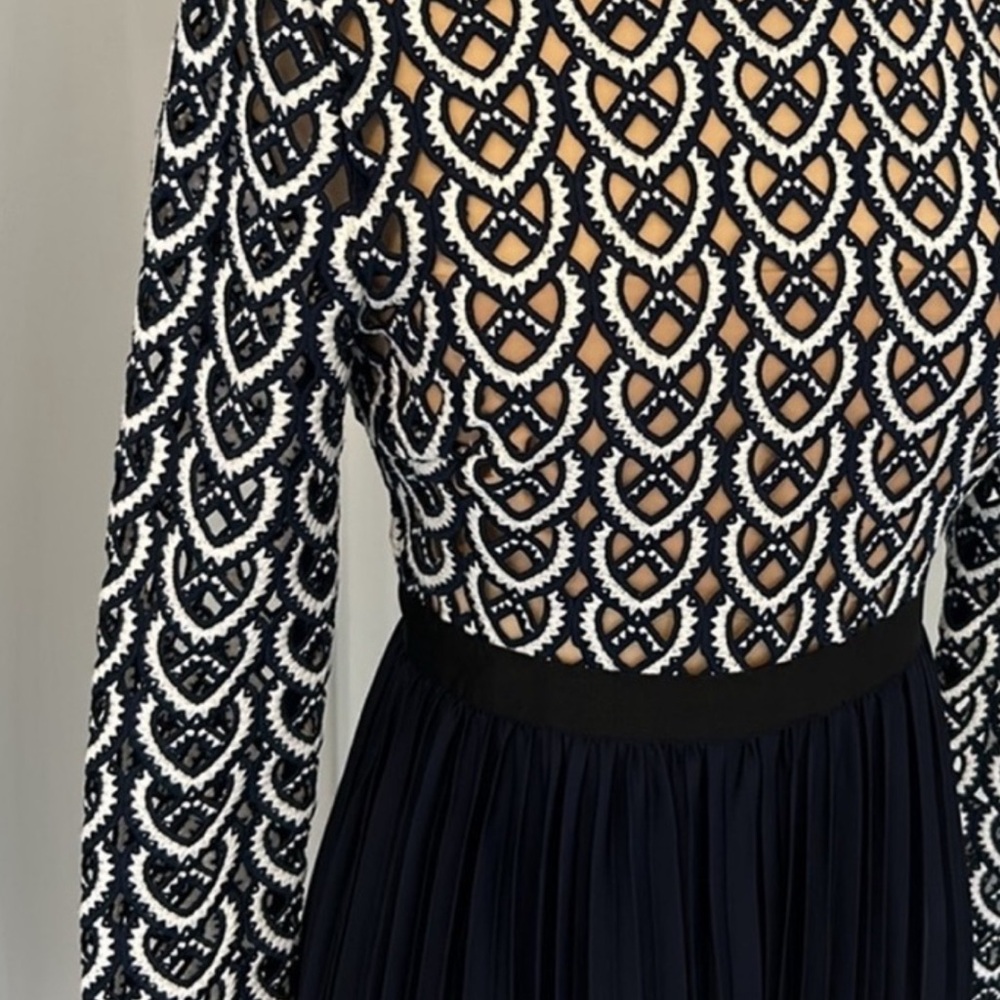 Self portrait Elegant navy  and White crochet lace sweetheart  Patterned Dress - Picture 5 of 6